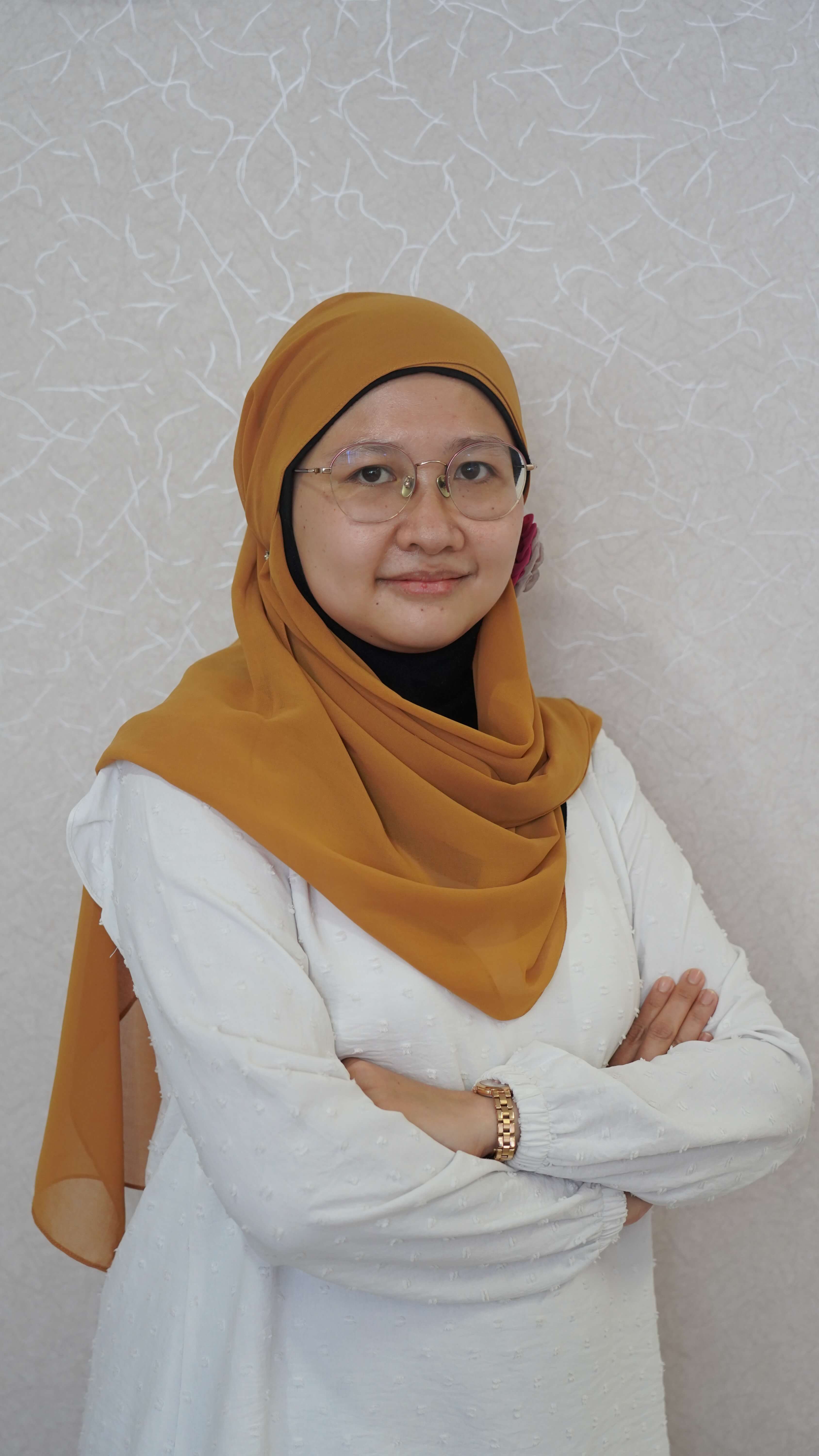 Dr. Lya Hulliyyatus Suadaa
